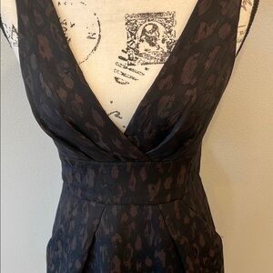 BCBG Elegant V-Neck Black+Brown Sleeveless Dress Size: 2